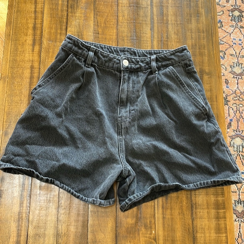 H&M pleated shorts